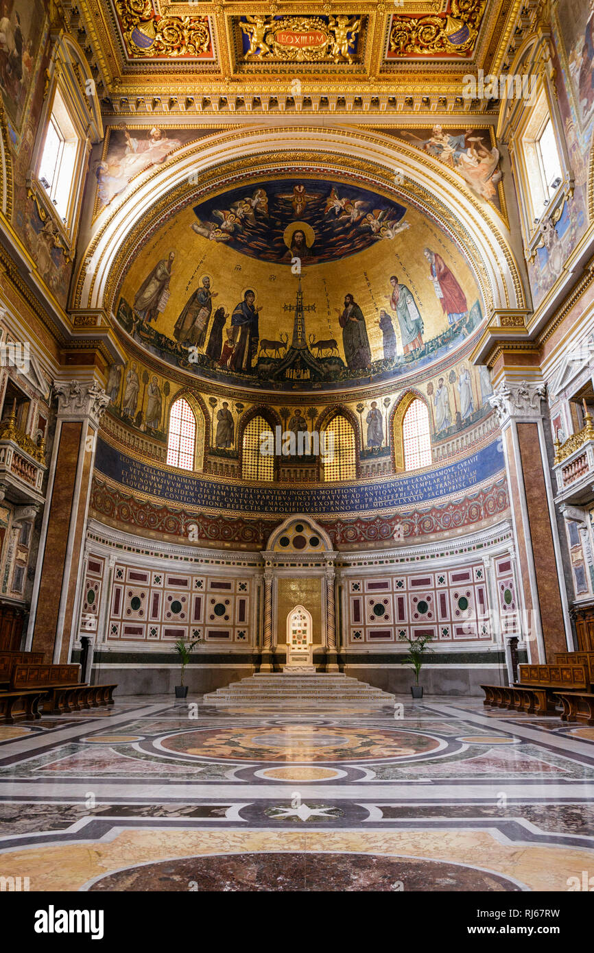 Europa, Italie, Latium, Rom, Chorraum Kathedrale und des Papstes in der Kirche San Giovanni in Laterano Banque D'Images