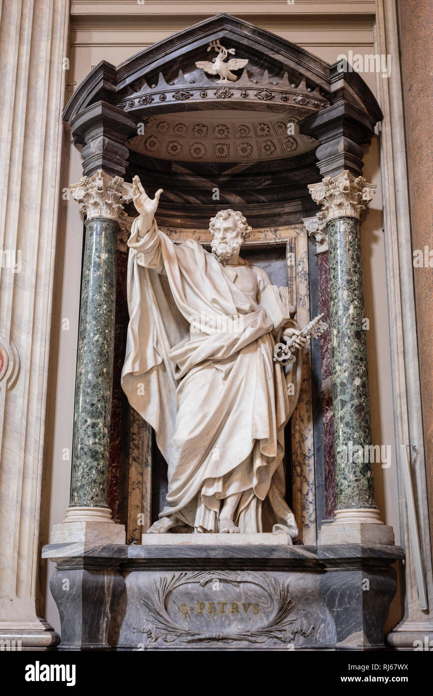 Europa, Italie, Latium, Rom, Petrusstatue in der Kirche San Giovanni in Laterano Banque D'Images