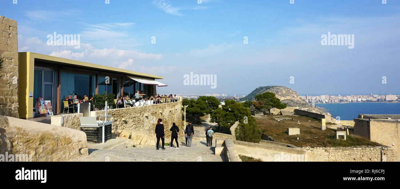 Restaurant du château de Santa Bárbara.une fortification sur le mont Benacantil (166 m).à Alicante en Espagne. Banque D'Images