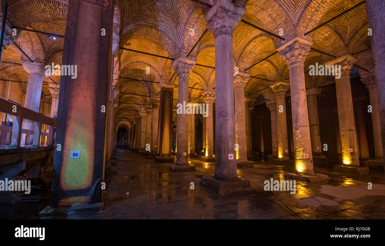 La Citerne Basilique (Yerebatan souterrains Sarnici), l'une des plus grandes citernes antiques qui se trouvent sous la ville Istanbul , Turquie Banque D'Images