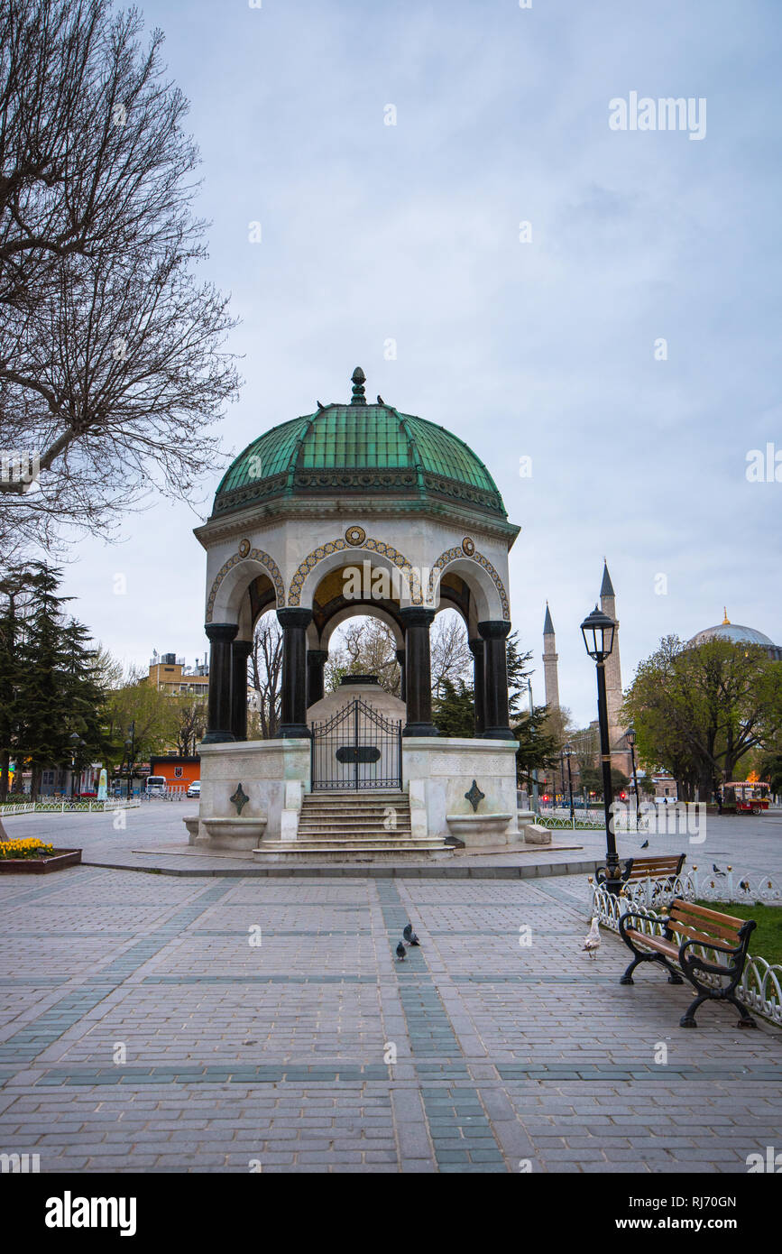 La fontaine allemande dans la place Sultanahmet, l'ancien hippodrome de Constantinople. mosaic fontaine a été un don de l'empereur allemand - Istanbul, Turquie Banque D'Images