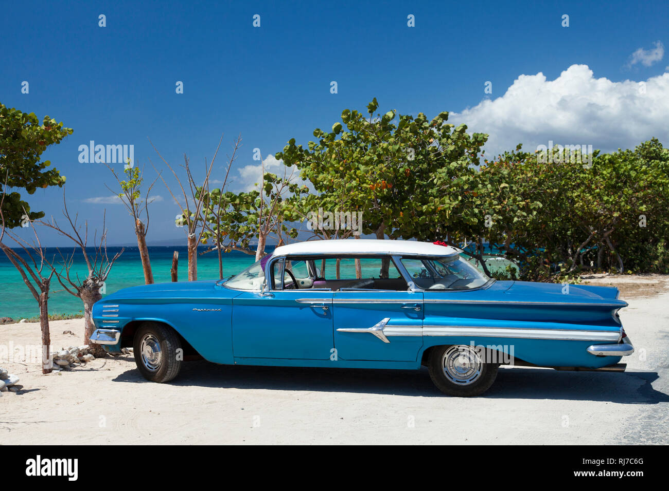 L'Amérique du Nord, Cuba, Cuba, Trinidad, blauer vor Oldtimer Parkwood karibischem Meer Banque D'Images