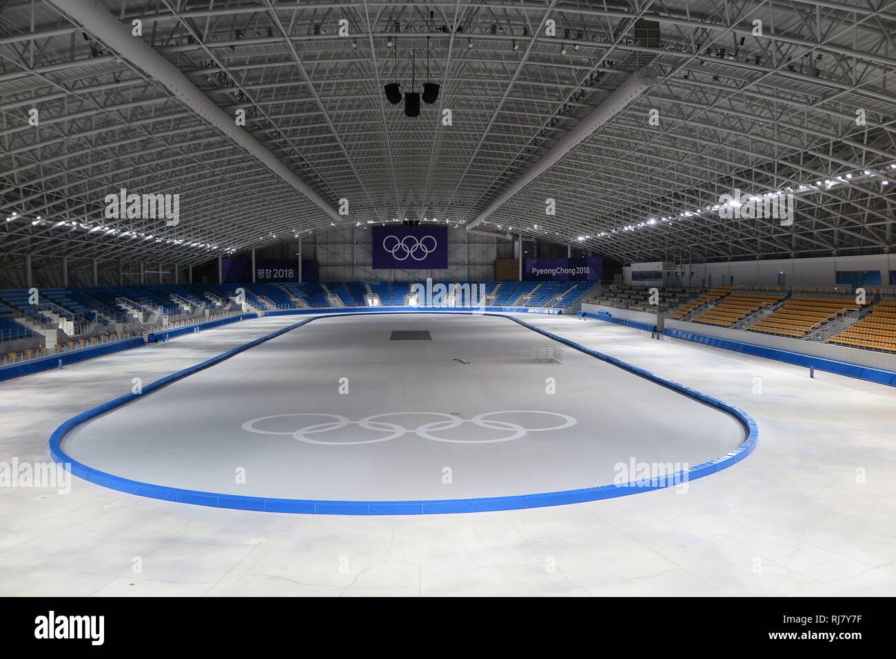 28 janvier 2019, la Corée du Sud, Gangneung : l'arène de patinage de vitesse des Jeux Olympiques d'hiver de 2018 à Pyeongchang. Les arènes de sports dans le Parc olympique de Gangneung, sur la côte est de la Corée du Sud donne l'impression que l'anneau spectacle pourrait commencer de nouveau demain. Aucun signe visible de détérioration. (Dpa 'un an après Pyeongchang - le lourd héritage des Jeux d'hiver') Photo : Dirk Godder/dpa Banque D'Images