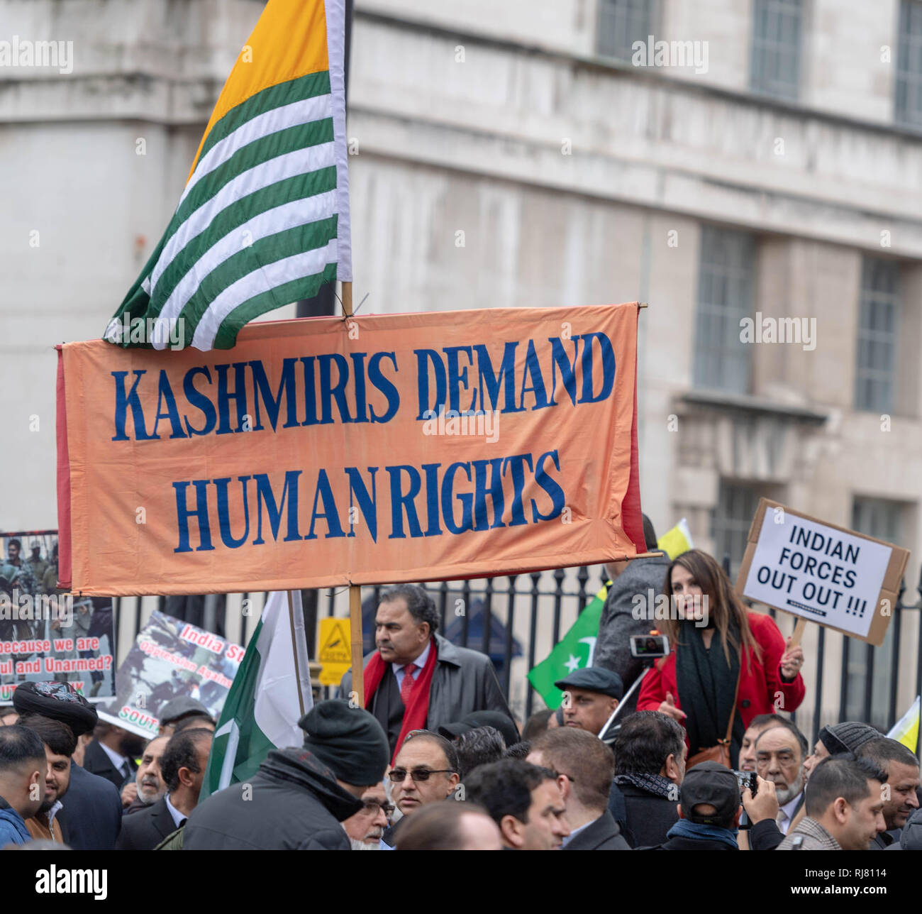 Londres, Royaume-Uni. 5 février 2019, manifestation annuelle de solidarité cachemire dans Whitehall, protestant contre l'auteur présumé de l'Armée de l'occupation du Cachemire indien marquant l'appui du Pakistan pour le peuple du territoire du nord du Jammu-et-Cachemire Crédit : Ian Davidson/Alamy Live News Banque D'Images