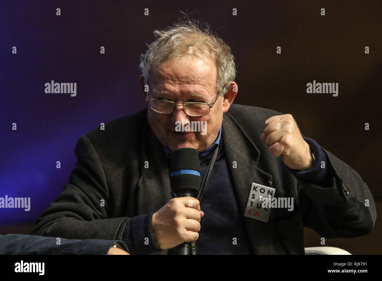 Gdansk, Pologne. , . Adam Michnik - historien polonais, essayiste, ancien dissident, les droits de propriété intellectuelle, et le rédacteur en chef de la Gazeta Wyborcza newspaper est vu . Le 6 février 1989, les représentants du régime communiste et l'opposition, le mouvement de solidarité s'est assis à la Table ronde pour la première fois de tenir des pourparlers qui a initié et en est venu à symboliser une transition pacifique du pouvoir en Pologne. Michnik, Friszke et Reykowski - la Table ronde 89 participants ont parlé en ECS sur l'histoire derrière les pourparlers. Crédit : Max/Ardulf Alamy Live News Banque D'Images