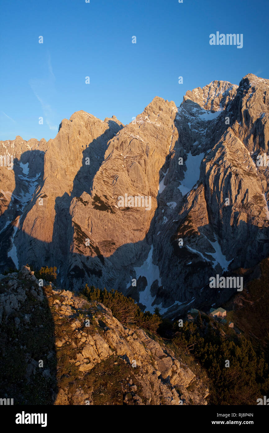 Blick auf Fleischbank Kaiser und vom Nordseite Stripsenkopf bei Sonnenuntergang, Wilder Kaiser, Tirol, Österreich Banque D'Images