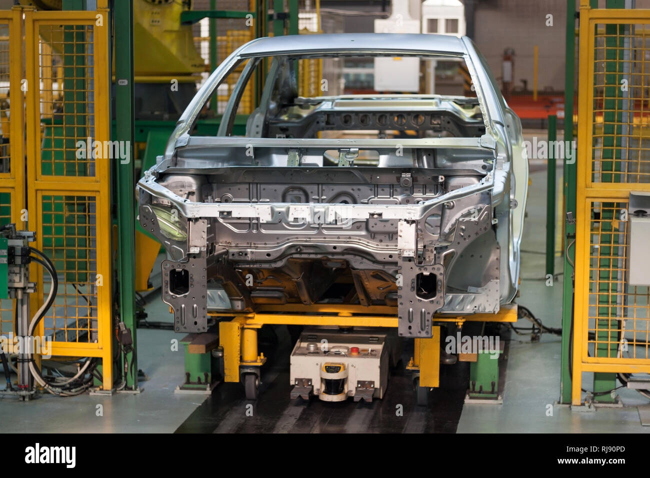 La Russie, Izhevsk - Décembre 15, 2018 : l'usine automobile Lada Izhevsk. La construction du châssis de la voiture dans l'atelier de soudure de l'usine automobile. Banque D'Images