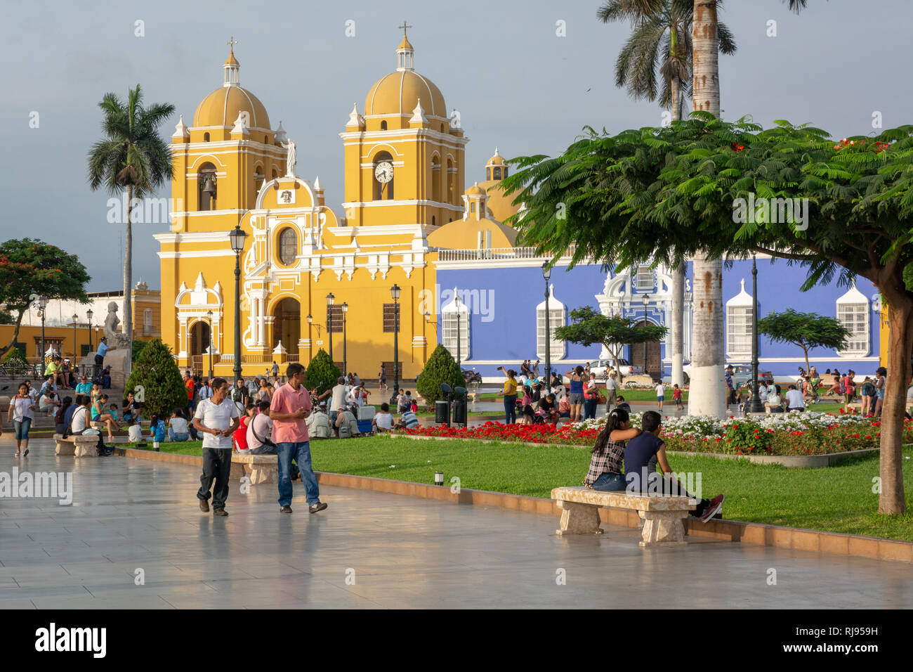 Une vue sur la place principale de style colonial à Trujillo, Pérou Banque D'Images