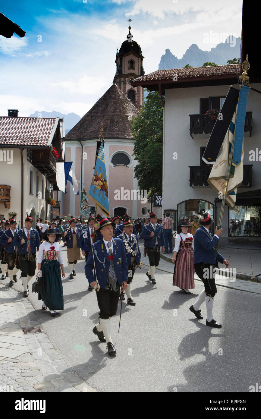 Treffen der historischen Altbayern Festumzug von 2011, 7 hôtels,, Mittenwald, Bayern, Oberbayern, Deutschland, Banque D'Images