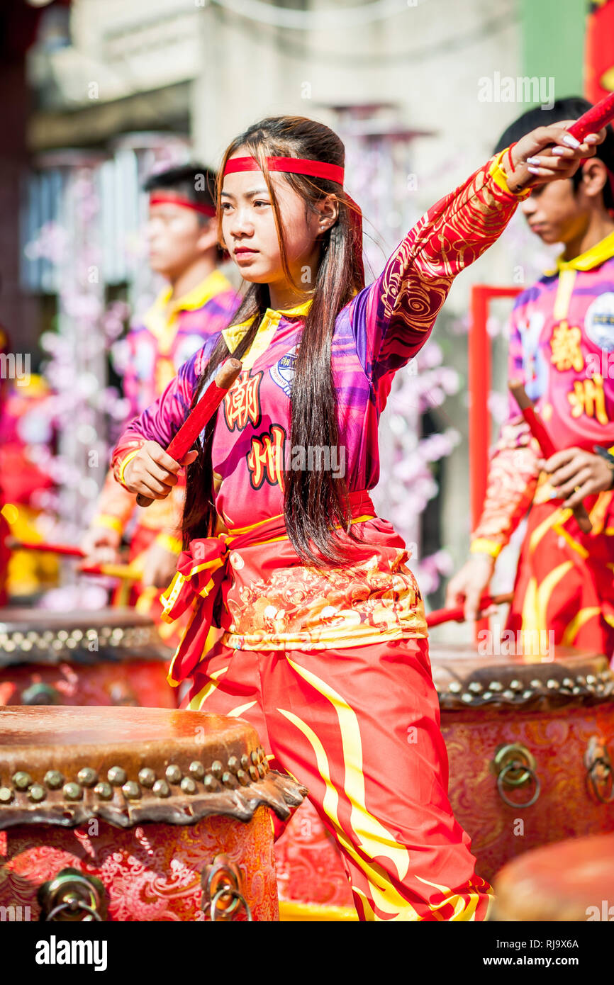 Un groupe de musique et danse cambodgienne en pratique leurs compétences avant le Nouvel An chinois dans la ville de Phnom Penh. Banque D'Images