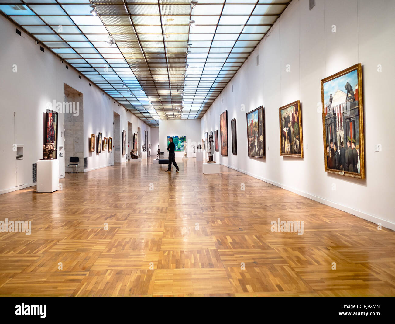Moscou, Russie - le 18 janvier 2019 : les personnes dans le hall d'exposition principal dans de nouvelles Tretyakov Gallery of Modern Art sur Krymsky Val à Moscou. Ce musée est un Banque D'Images