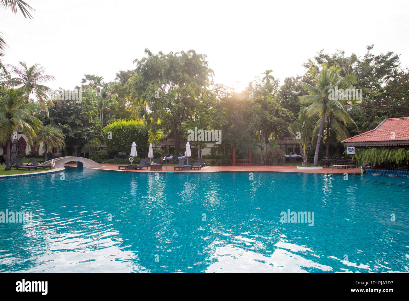 Siem Reap, Angkor, l'hôtel Sofitel, la piscine Banque D'Images