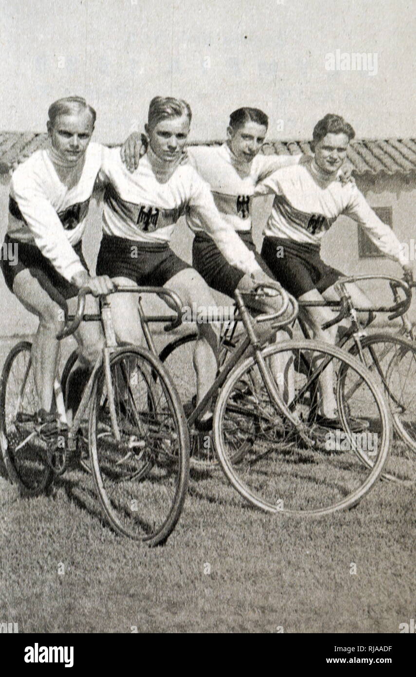 Photo de l'équipe cycliste allemande au Jeux Olympiques de 1932. Julius Maus, Hubert Ebner, Werner Wittig et Henry Trondle. Banque D'Images