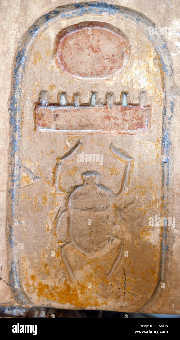 Détail de la liste-roi calcaire ; xixe dynastie. Temple de Ramsès II  (Abydos). 1250BC . La liste des rois d'Abydos, également connu sous le nom  de la table d'Abydos, est une liste