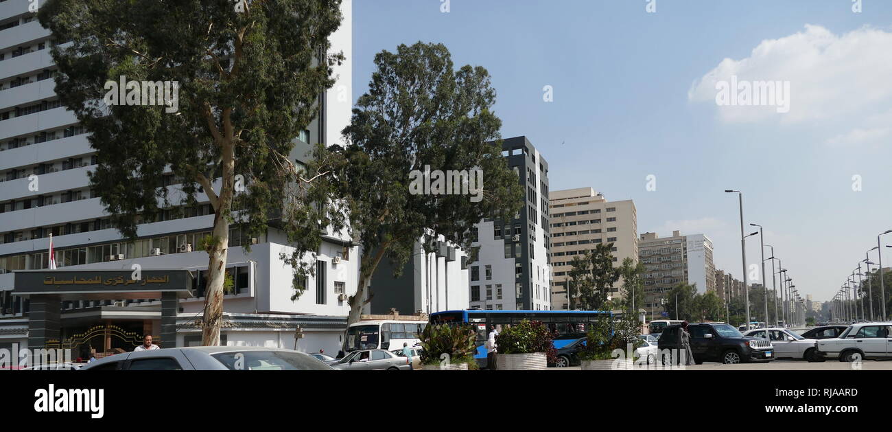 Immeuble de bureaux modernes à Héliopolis, Le Caire, Égypte 2018 Banque D'Images