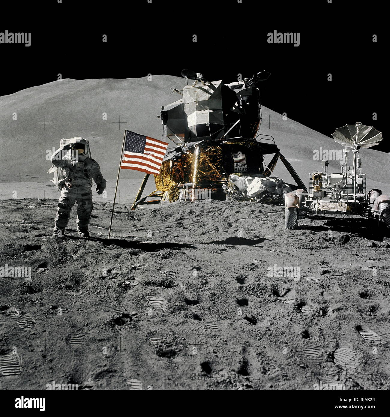 Les astronautes d'Apollo 15 Lunar Rover d'abord déployer sur la surface de la lune. 31 juillet 1971 Banque D'Images