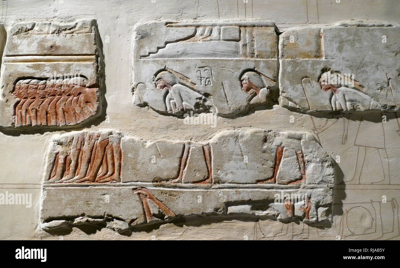 Détail d'une fresque murale de Karnak montrant les éléments d'un Cortège royal (Sed) Festival tenu dans la cour d'Amarna, sous le règne d'Akhenaton. 1365-1360 BC. Akhénaton ( appelé avant la cinquième année de son règne, Amenhotep IV), était un pharaon égyptien de la xviiie Dynastie qui régna pendant 17 ans et peut-être mort en 1336 ou 1334 av. J.-C.-B. Il est noté pour l'abandon du polythéisme traditionnel égyptien et l'introduction sur le culte centré Aton. Banque D'Images
