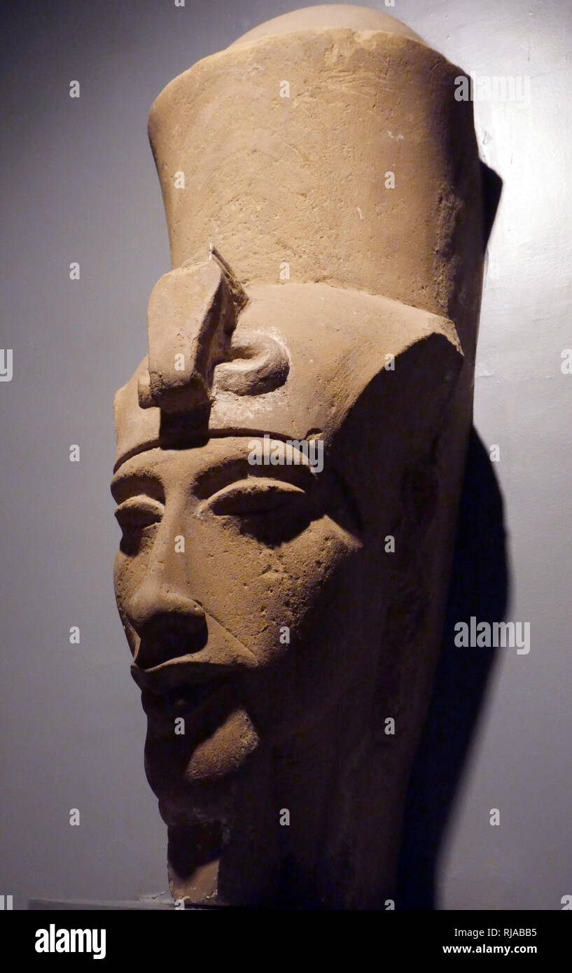 Le roi Amenhotep IV avec la Double Couronne de la Haute et Basse Égypte. Sculpture style Amarna vers 1360 BC. Akhénaton ( appelé avant la cinquième année de son règne, Amenhotep IV), était un pharaon égyptien de la xviiie Dynastie qui régna pendant 17 ans et peut-être mort en 1336 ou 1334 av. J.-C.-B. Il est noté pour l'abandon du polythéisme traditionnel égyptien et l'introduction sur le culte centré Aton. Banque D'Images