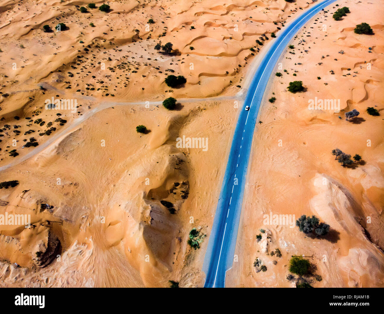Route de l'autoroute dans le désert vue aérienne Banque D'Images