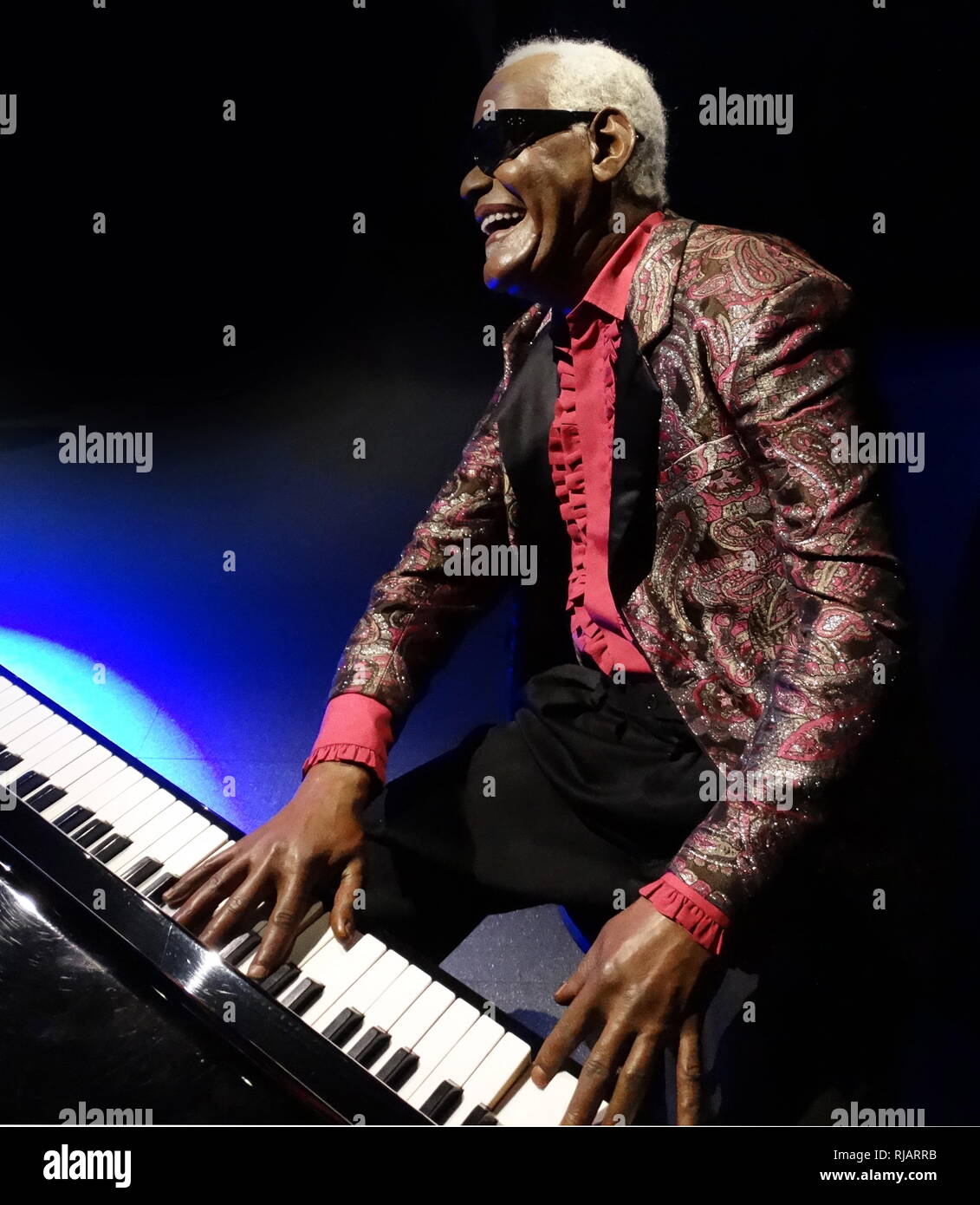 Statue de cire de Ray Charles Robinson (1930 - 2004), connu sous le nom de Ray Charles, est un chanteur-compositeur, musicien et compositeur. Entre amis et collègues musiciens il préférait être appelé 'Brother Ray.' Il est souvent dénommé "le génie." Charles aveugle de l'âge de sept ans. Banque D'Images