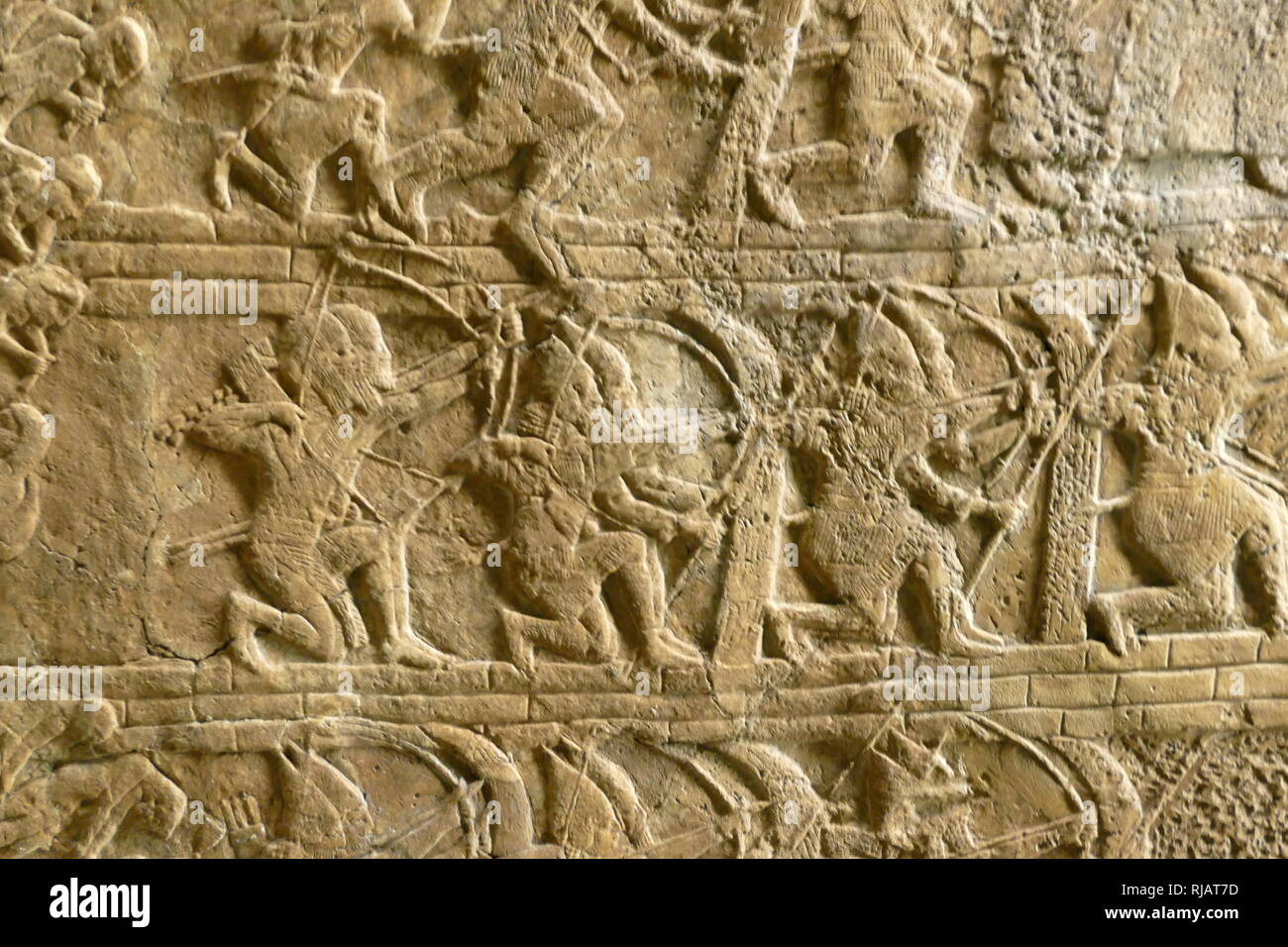 Sculpté en pierre relief représentant une attaque contre Lakis. L'assyrien, environ 700-692 ВС. De Ninive, South-West Palace, ce panneau, montrent un important incident au cours de la campagne de Sennacherib 701 BC, la capture de Lakis dans le royaume de Juda. Banque D'Images