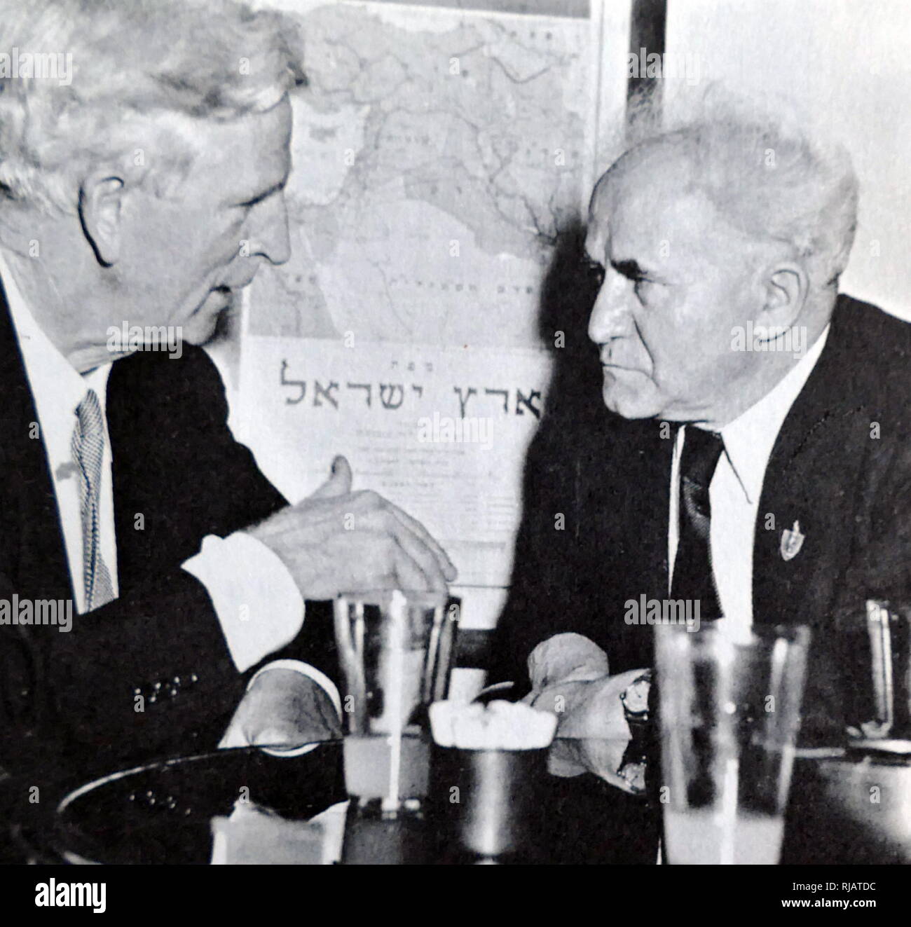 Premier ministre israélien David Ben Gourion (droite), réunion James Grover McDonald (1886 - 1964)United States diplomate. Il fut le premier ambassadeur des États-Unis en Israël à partir de 1948 - 1951 Banque D'Images
