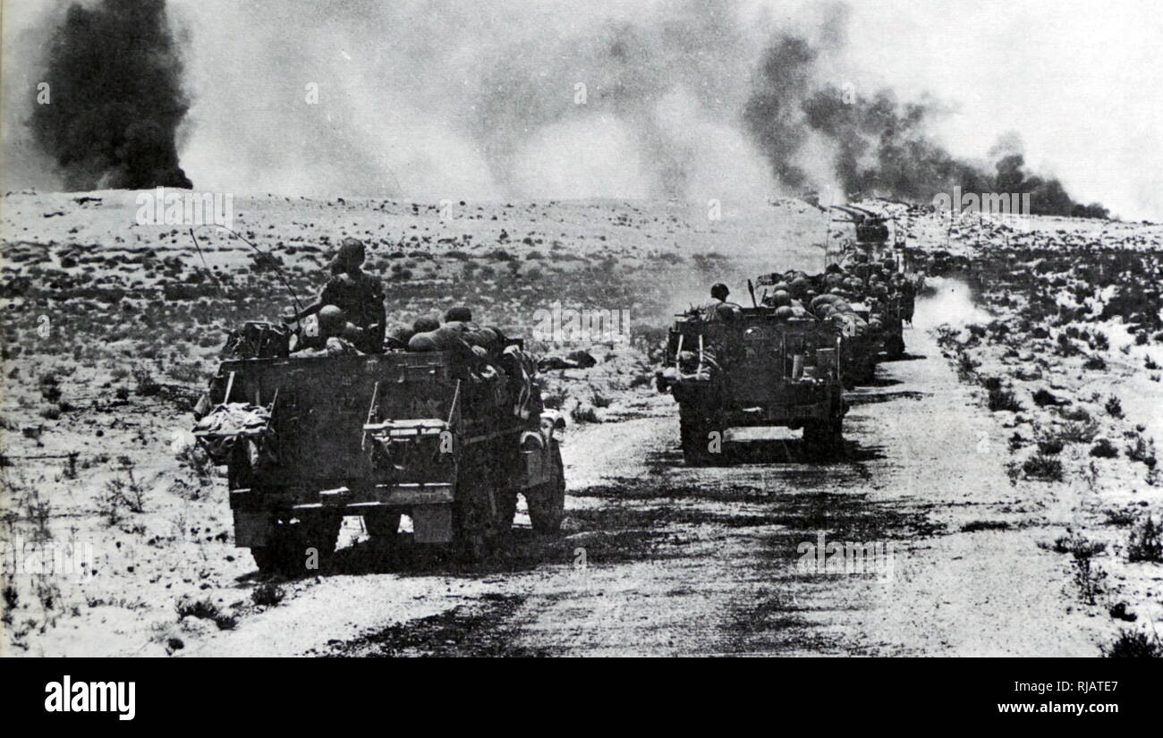 Les forces israéliennes à l'avance comme des tanks de l'armée égyptienne sont détruits en action dans la péninsule du Sinaï, au cours de la guerre des Six Jours 1967 Banque D'Images