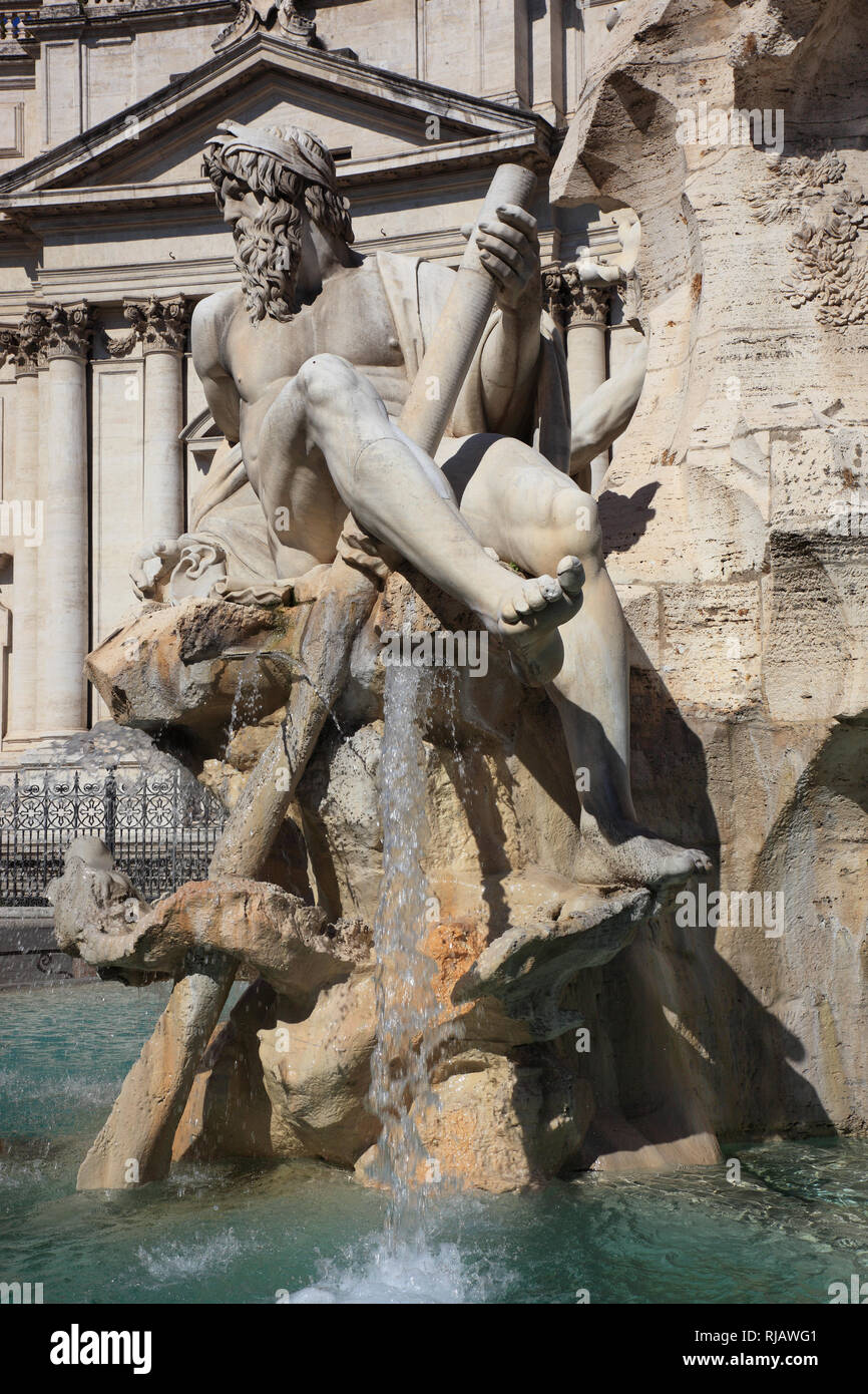 Dieu-fleuve Ganges à Fontaine des Quatre Fleuves, la Fontana dei Quattro Fiumi, Piazza Navona, district Parione, Rome, Italie Banque D'Images