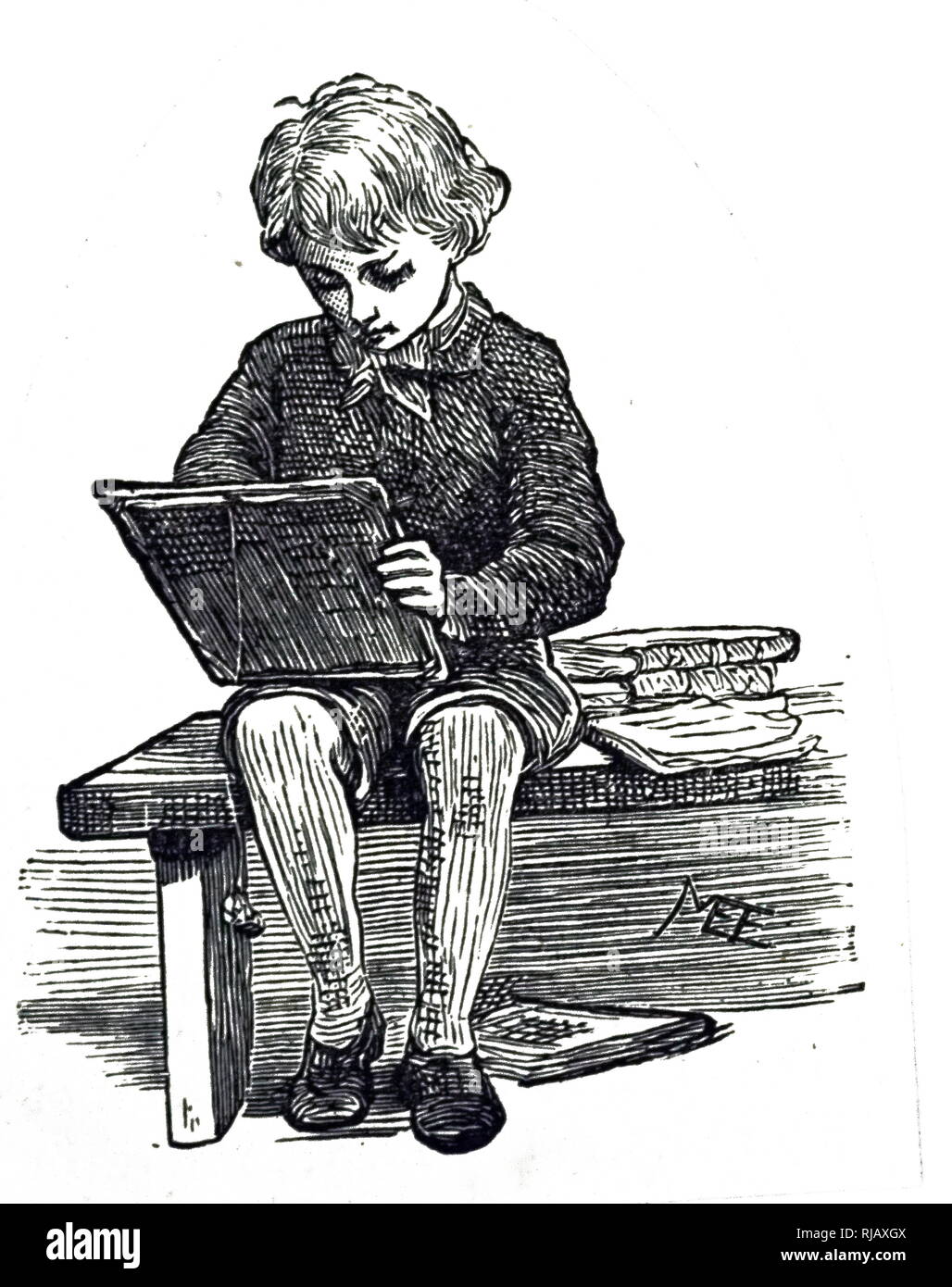 Une gravure représentant un petit garçon écrit sur une ardoise. En date du 19e siècle Banque D'Images