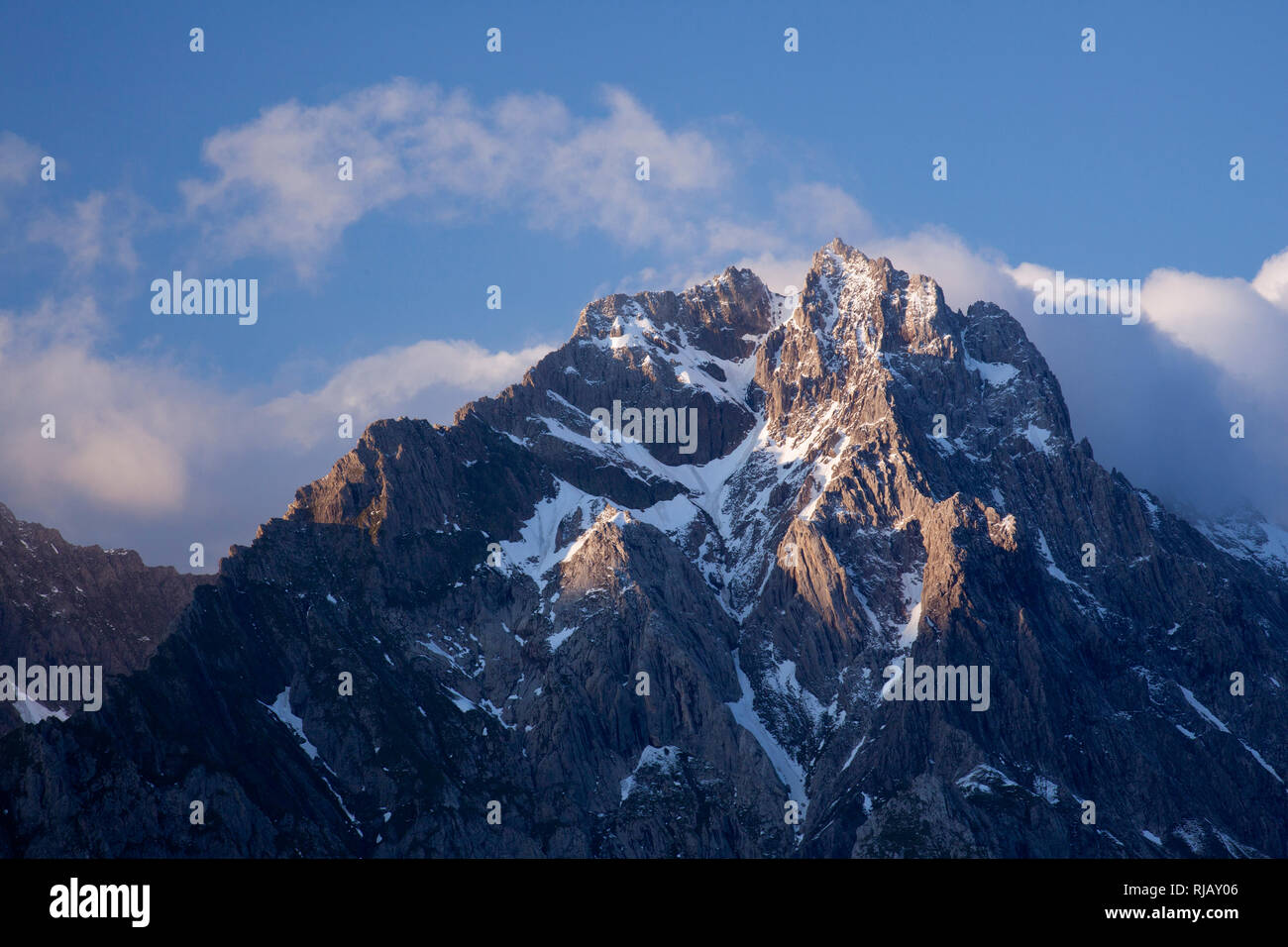 Blick von Granatsch auf den Kamm der Eisenspitze, Lechtaler Alpen, Tirol, Österreich. Banque D'Images