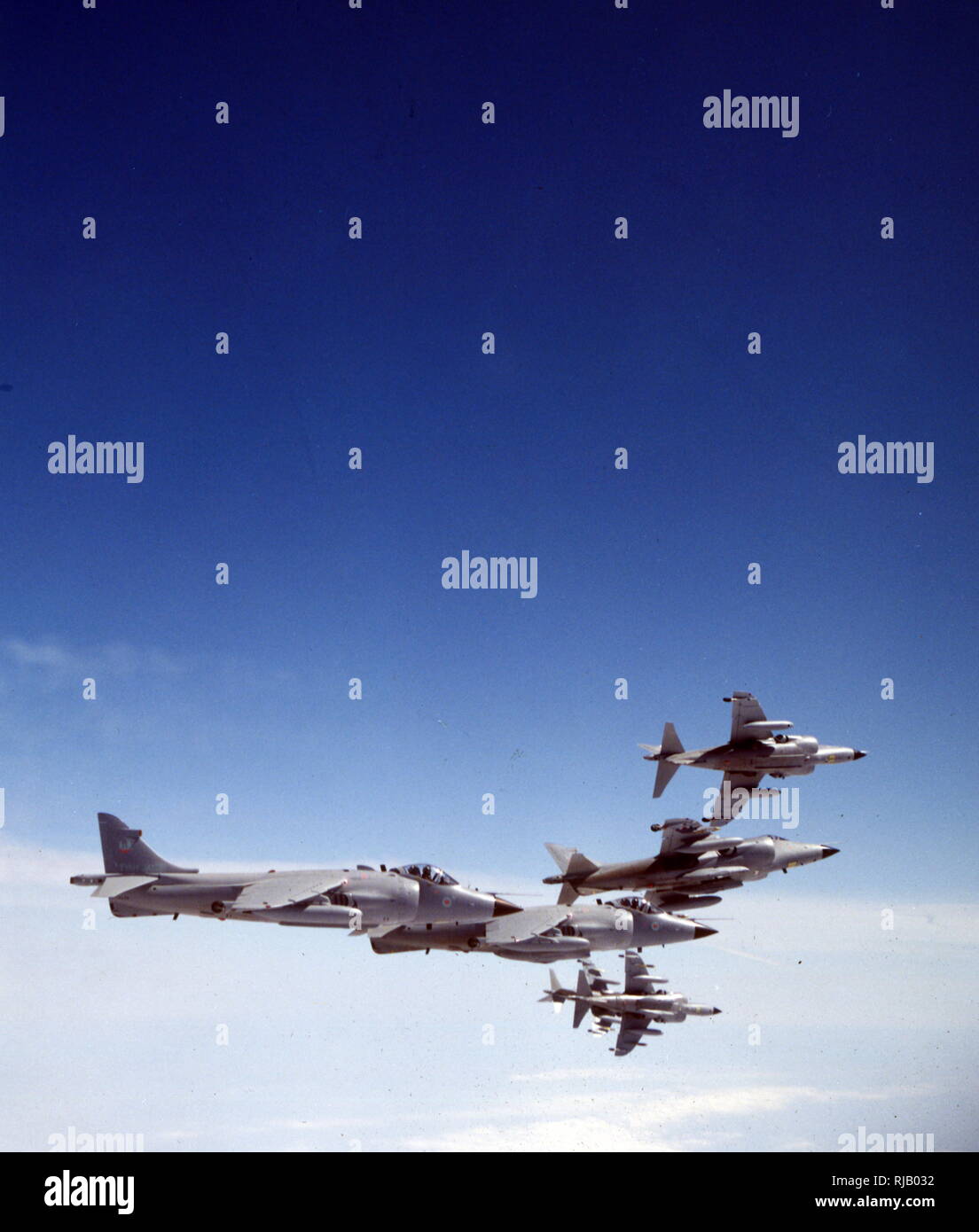 La Marine royale (British Aerospace), Sea Harrier. Ces forces navales à décollage court et atterrissage vertical/vertical le décollage et l'atterrissage, avion de chasse, de reconnaissance et d'attaque des aéronefs ; le deuxième membre de la famille Harrier Jump Jet développé. Elle a d'abord entré en service à la Marine royale en avril 1980 Banque D'Images