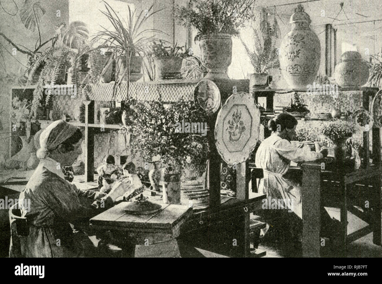 Femmes artistes décorant la céramique, Copenhague, Danemark Banque D'Images