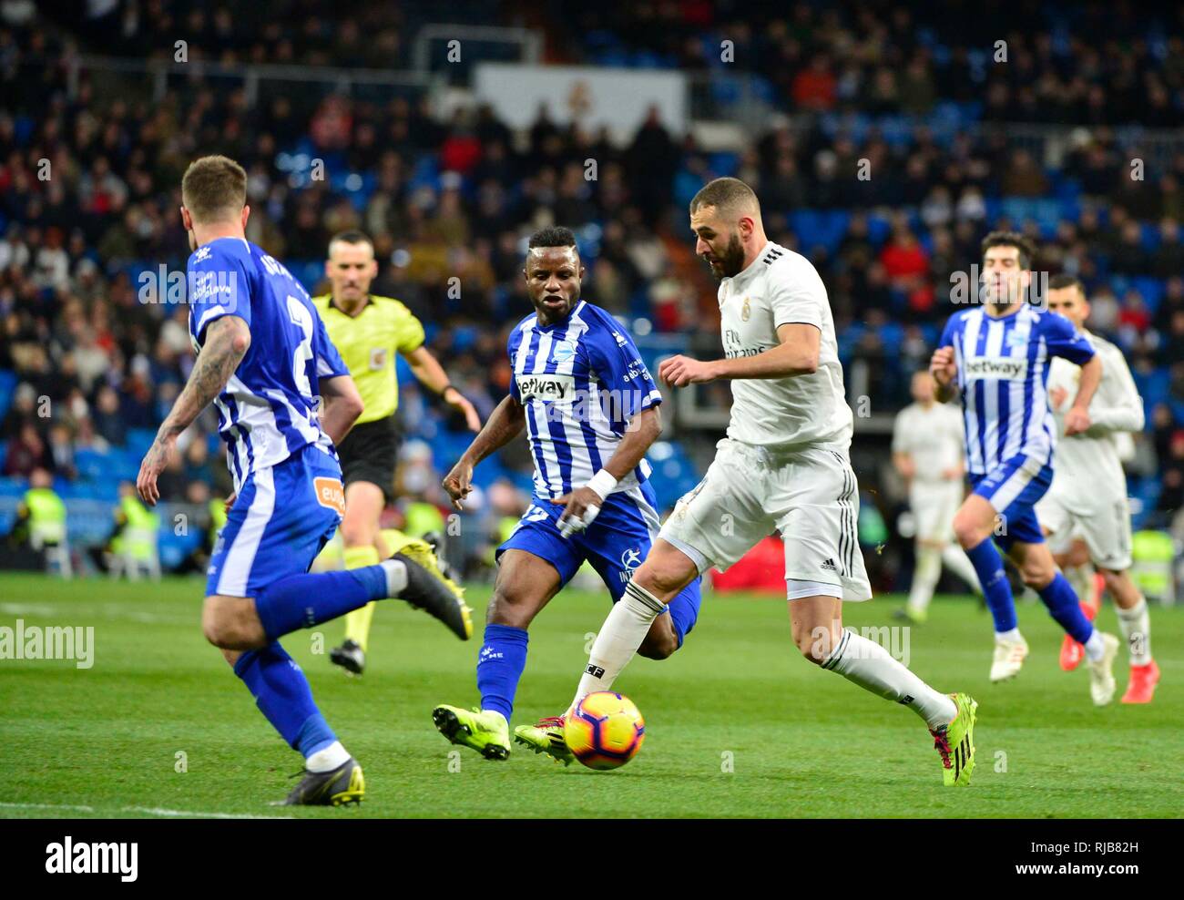 Benzema en action. Buts de Benzema, Vinicius Jr. et Mariano donne la victoire à Madrid 3-0 contre Alavés en avant de la cuvette Clásico. Le 2 février, Banque D'Images