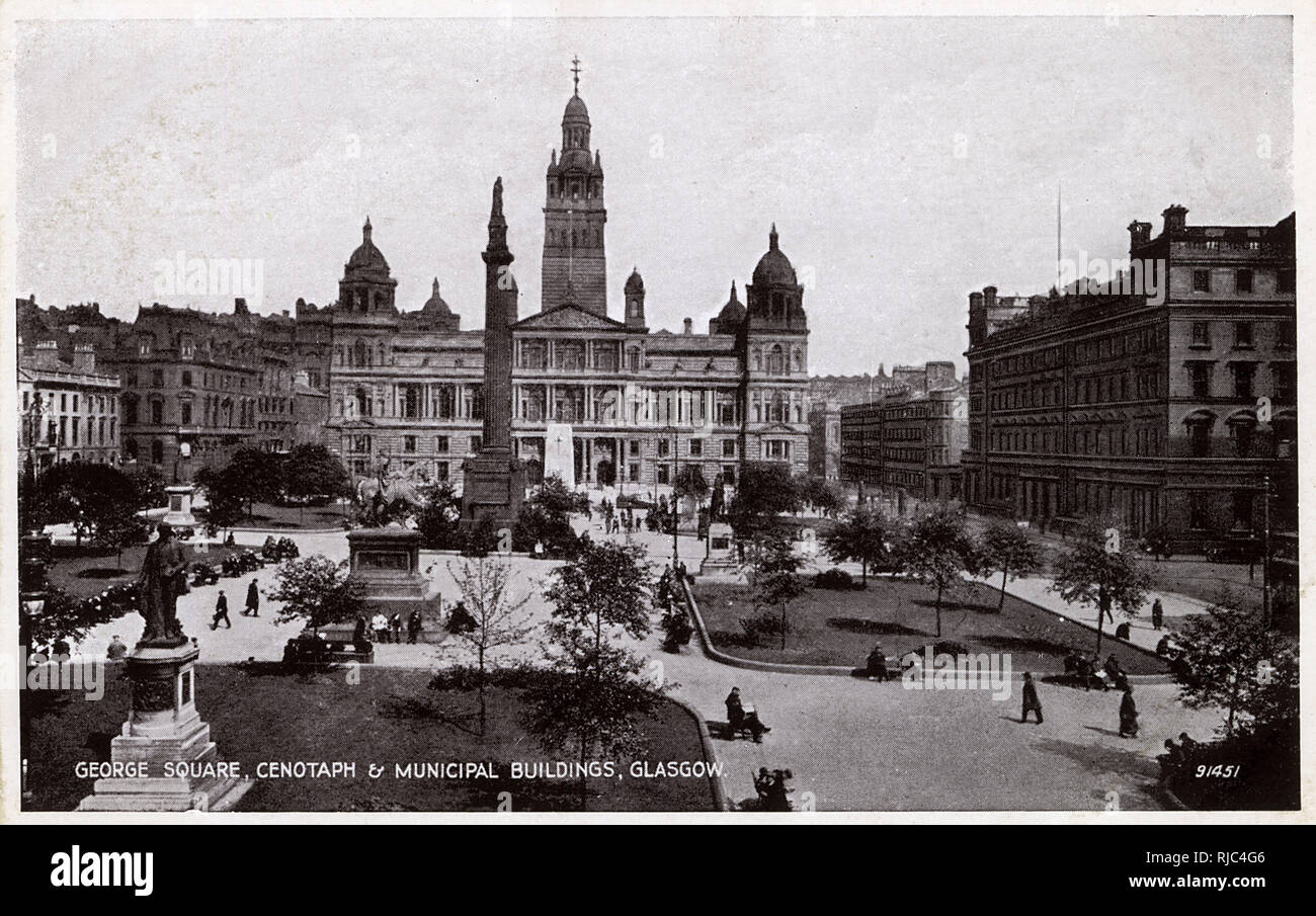 Glasgow - George Square, Cenotaph et les bâtiments municipaux Banque D'Images