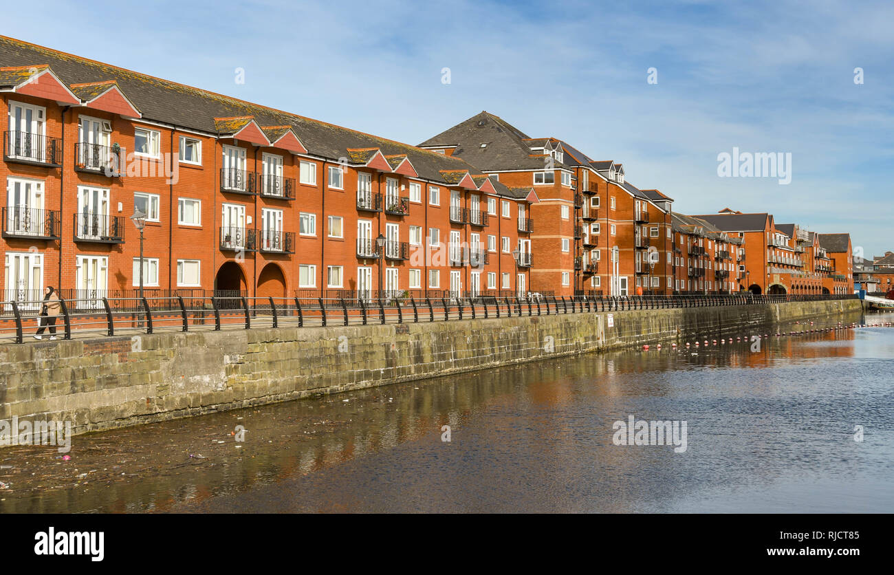 SWANSEA, Pays de Galles - Octobre 2018 : Appartements avec vue sur le port de plaisance de Swansea. Banque D'Images