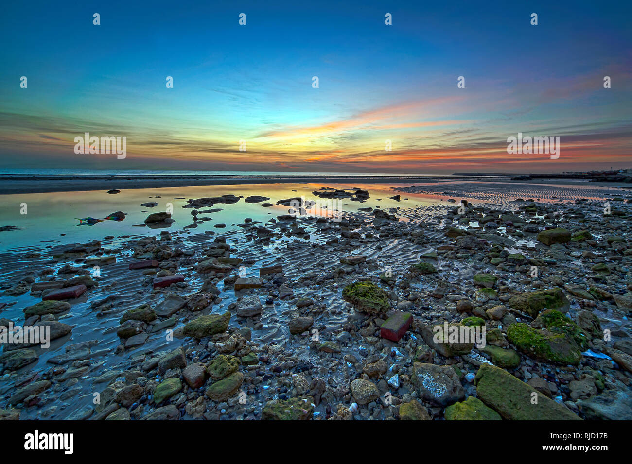 Lever du soleil spectaculaire plage Koweït Banque D'Images