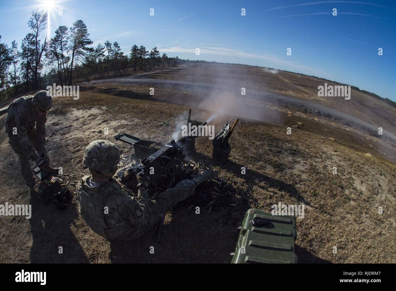 Un aviateur du 824e Escadron de défense de la Base une mitrailleuse M2, le 24 janvier 2018 au Camp Blanding, Centre de formation conjointe, en Floride, Les aviateurs se sont rendus à Blanding à participer à la semaine où ils se sont qualifiés d'armes sur armes lourdes allant de la mitrailleuse M249 pour la M18 mine Claymore. Banque D'Images