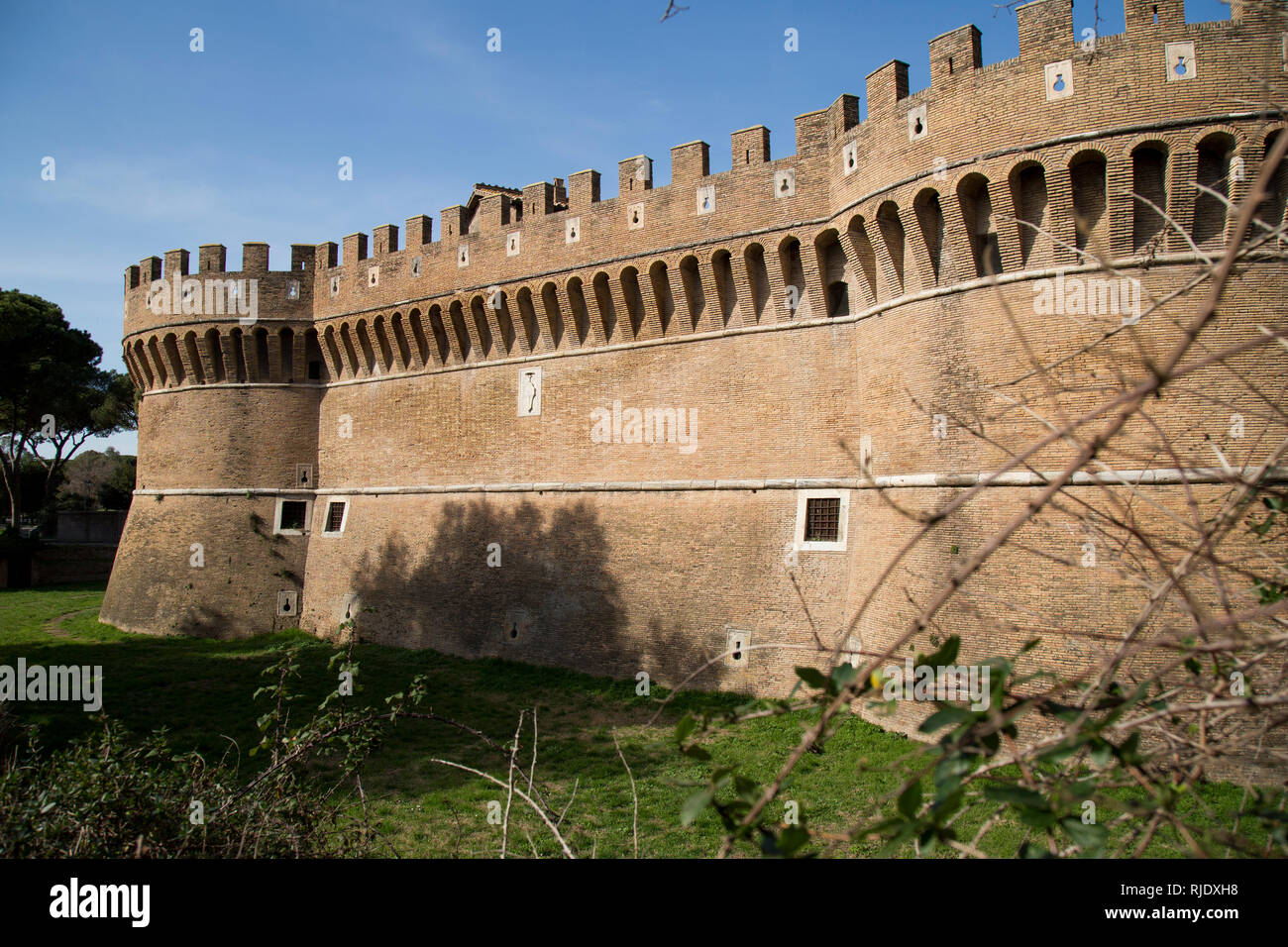 Château et tour dans le village d'Ostie, près de Rome, Italie Banque D'Images