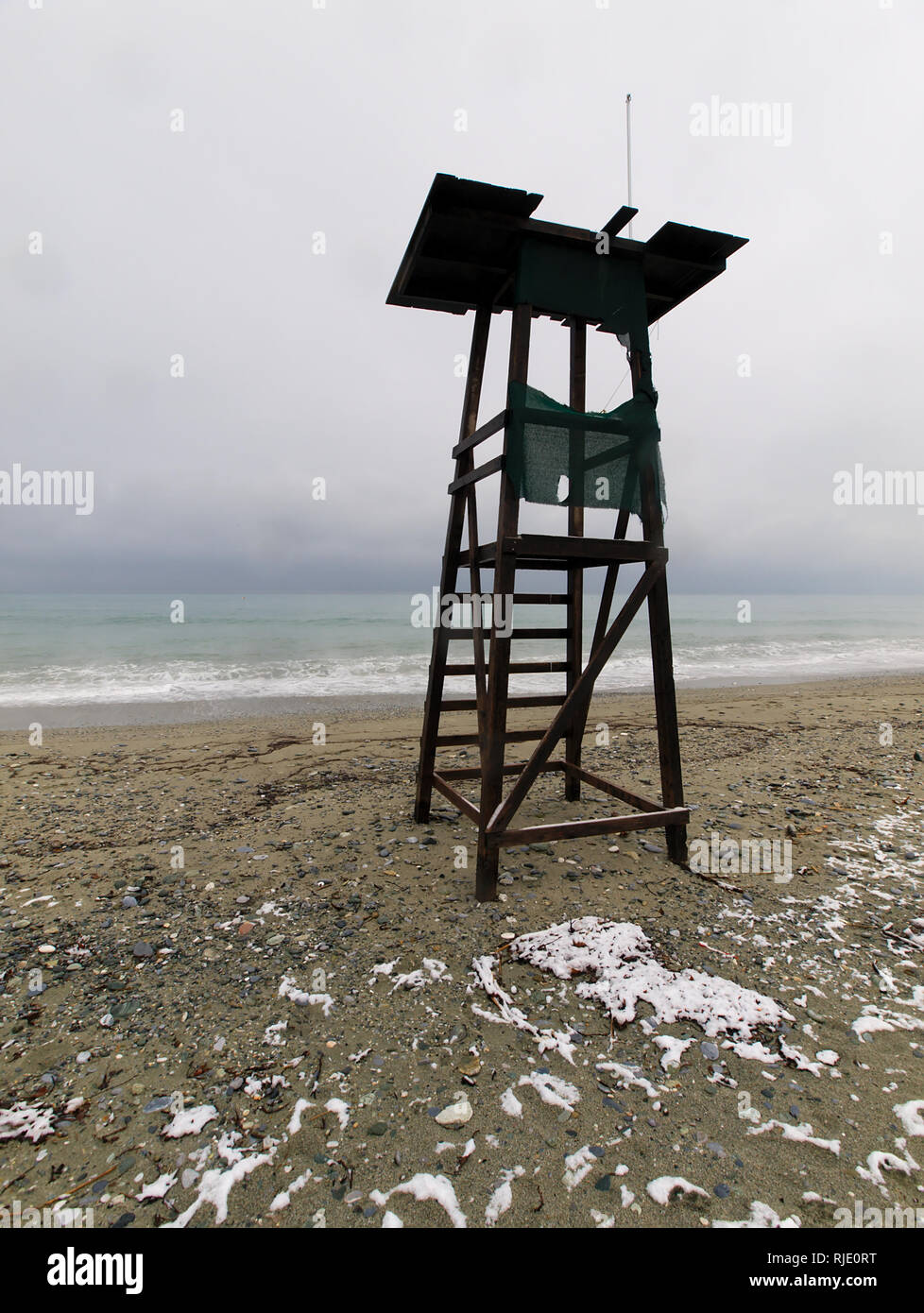 Tour de guet de sauveteur sur une plage de Piérie Grèce Banque D'Images