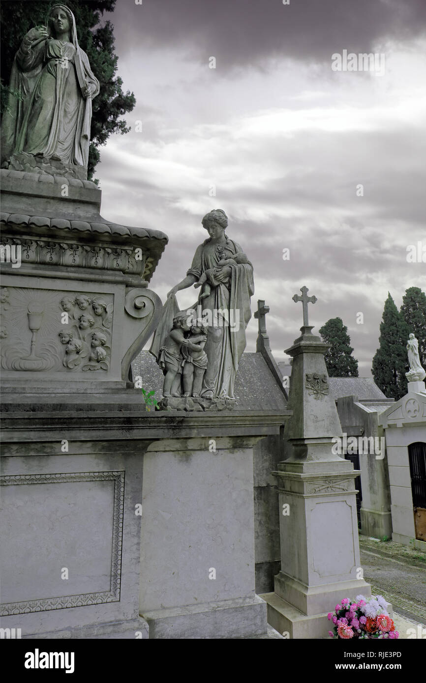 Détails d'un vieux cimetière européen Banque D'Images