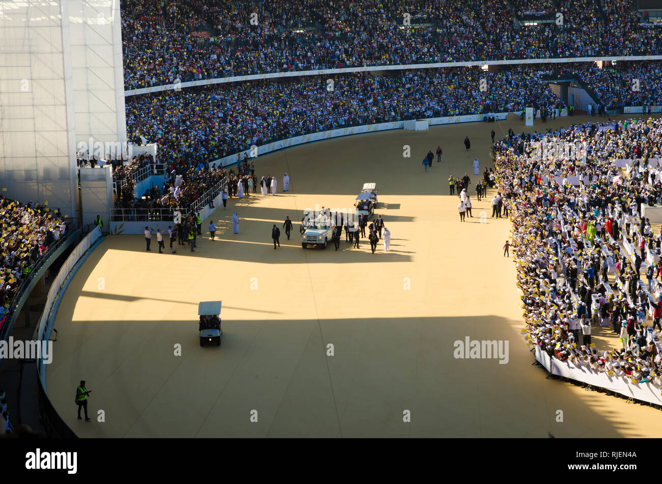 ABU DHABI, EMIRATS ARABES UNIS-Février 5, 2019 : présence du Pape François visite papale historique le 5 février 2019 dans Zayed Sports City Stadium. Banque D'Images