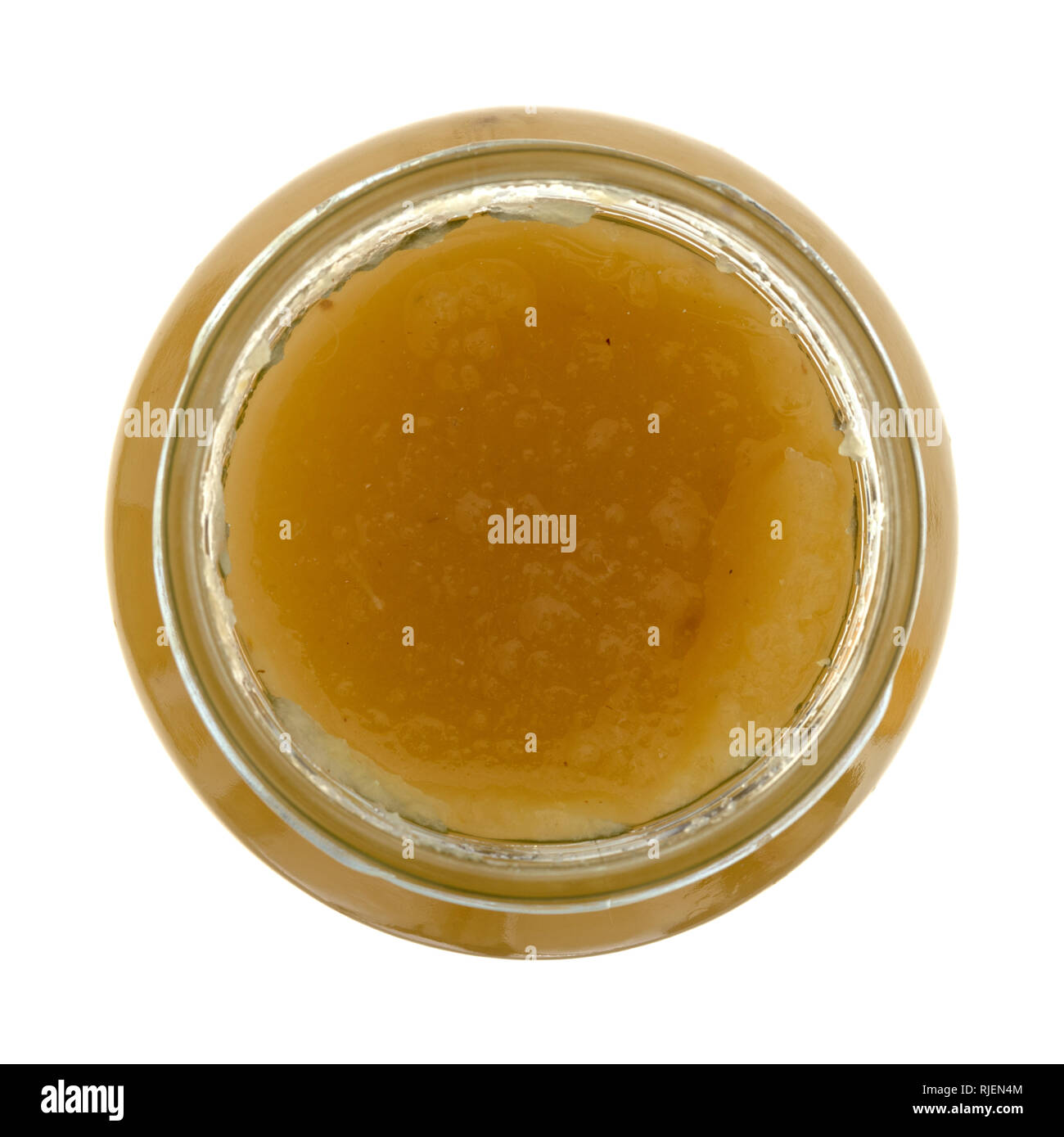 Vue de dessus d'un bocal en verre de compote isolé sur un fond blanc. Banque D'Images