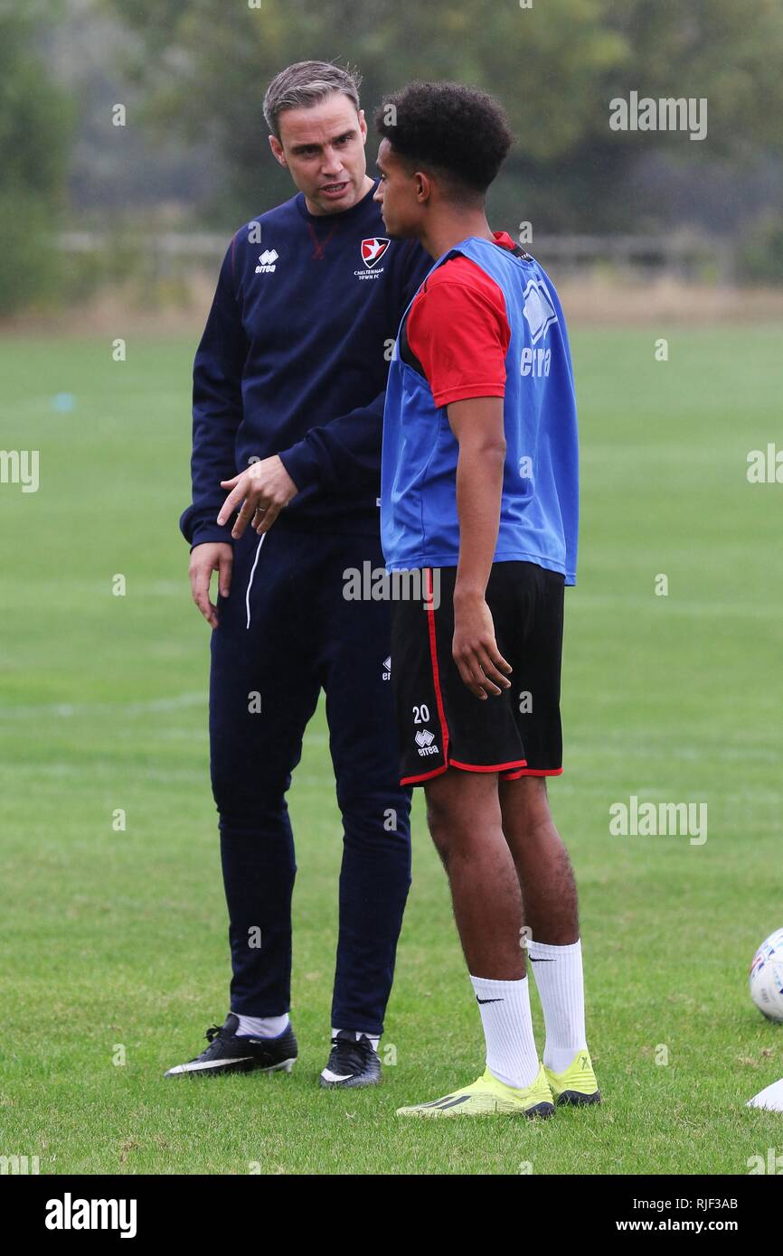 Cheltenha Town FC, nouveau Premier manager de l'équipe Michael Duff prend la formation pour la première fois - 11.9.2018 Photo par Antony Thompson - Mille mot Medi Banque D'Images