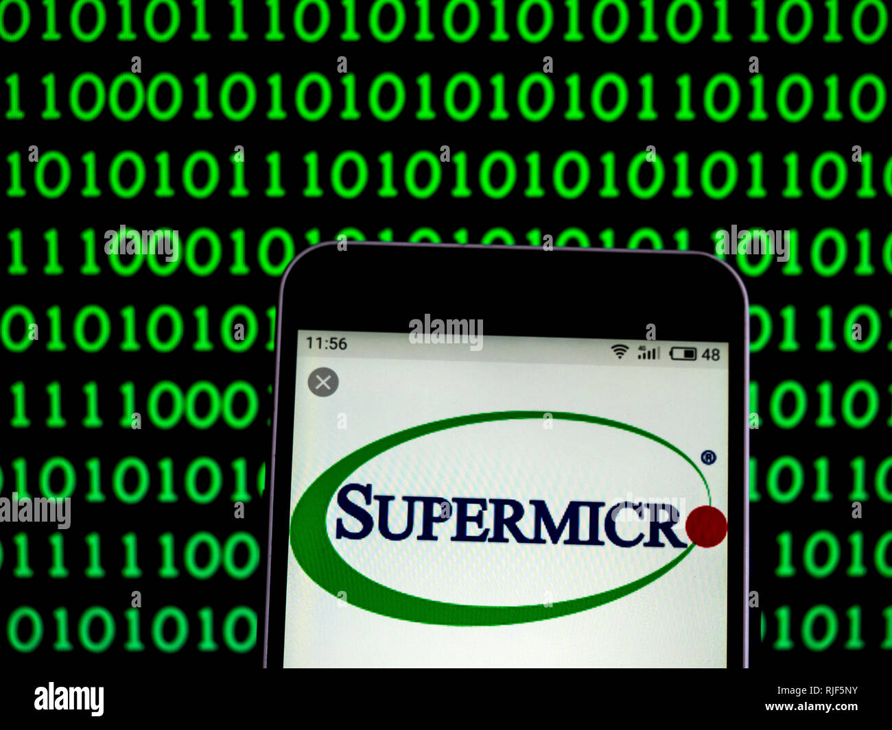 La technologie de l'information de Supermicro logo de l'entreprise vu affichée sur smart phone Banque D'Images