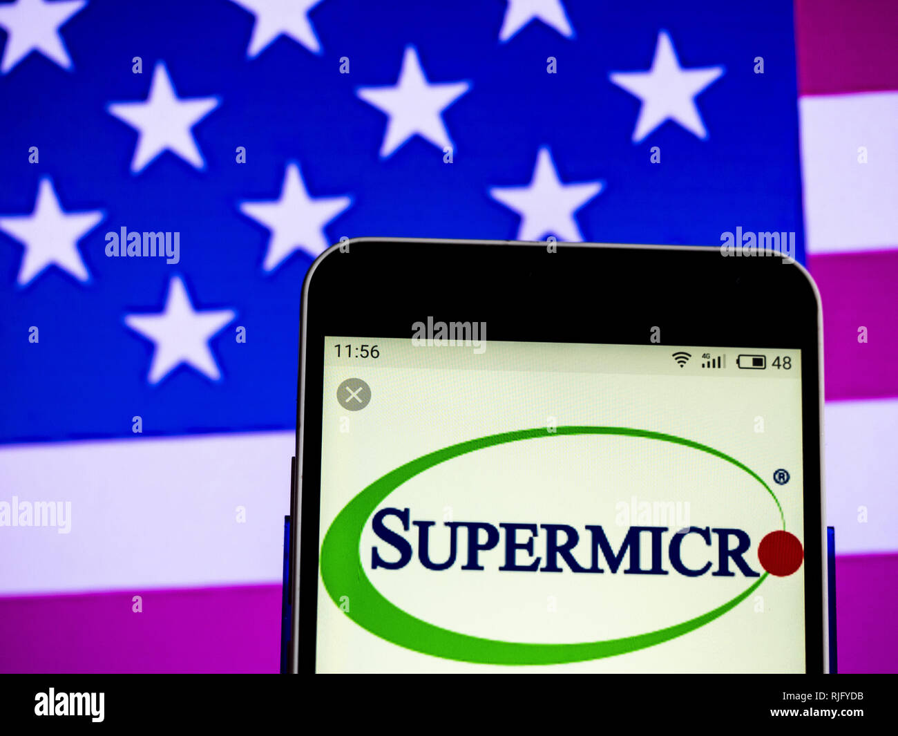L'Ukraine. Feb 6, 2019. La technologie de l'information de Supermicro logo de l'entreprise vu affichée sur un téléphone intelligent. Crédit : Igor Golovniov SOPA/Images/ZUMA/Alamy Fil Live News Banque D'Images