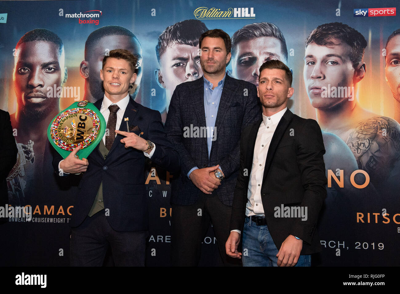 Londres, Royaume-Uni. 6 Feb 2019. Charlie Edwards et Angle Moreno, et Eddie Hearn (retour) au cours Edwards vs Moreno - Masselotte Monde WBC Titre Conférence de presse à l'hôtel Grange City mercredi, 06 février 2019. Londres, Angleterre. (Usage éditorial uniquement, licence requise pour un usage commercial. Aucune utilisation de pari, de jeux ou d'un seul club/ligue/dvd publications.) Crédit : Taka G Wu/Alamy News Banque D'Images