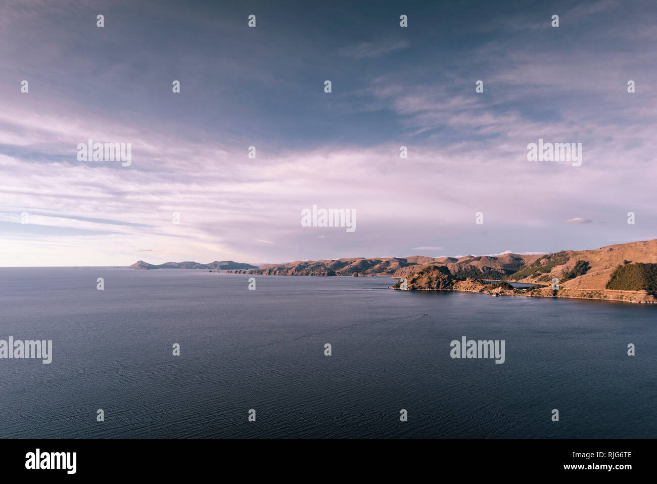 Superbe paysage du lac Titicaca en Bolivie par soir Banque D'Images