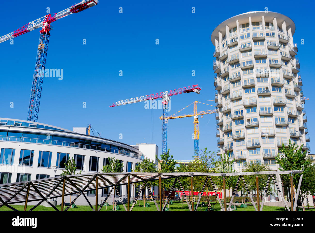 Les immeubles de grande hauteur et la construction de ponts roulants Banque D'Images