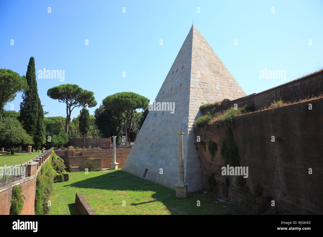 Le Cimitero Acattolico, Non-Catholic cimetière de Rome, Cimitero dei protestanti, cimetière protestant, ou Cimitero degli Ingles, le cimetière anglais Banque D'Images