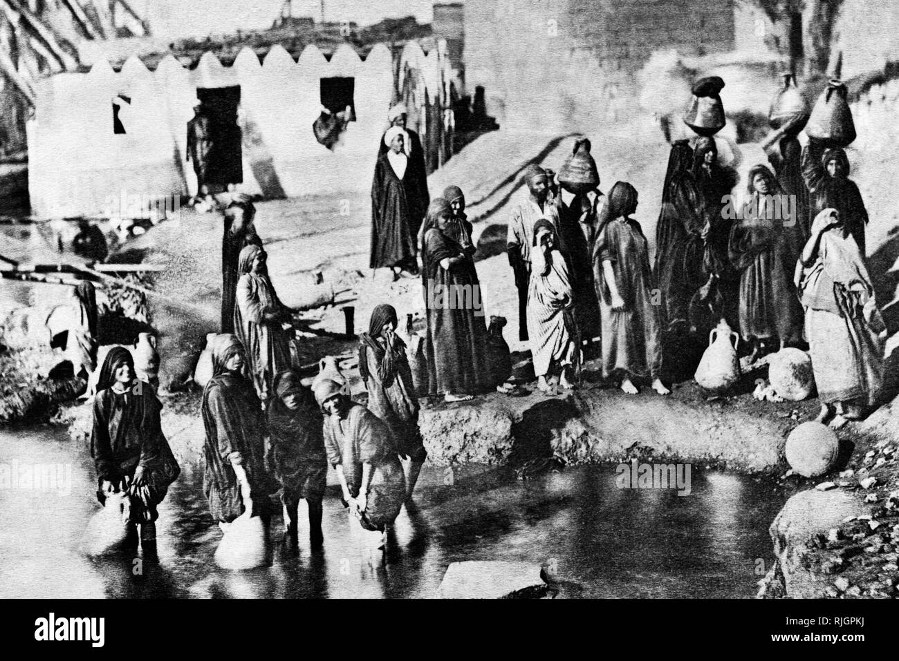 L'Afrique, l'egypte, Le Caire, porteuses d'eau recueillie par le Nil, 1878 Banque D'Images